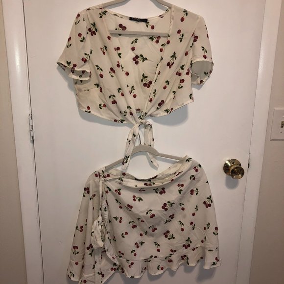 NastyGal (US 10) cherry 2-piece set - Picture 4 of 5